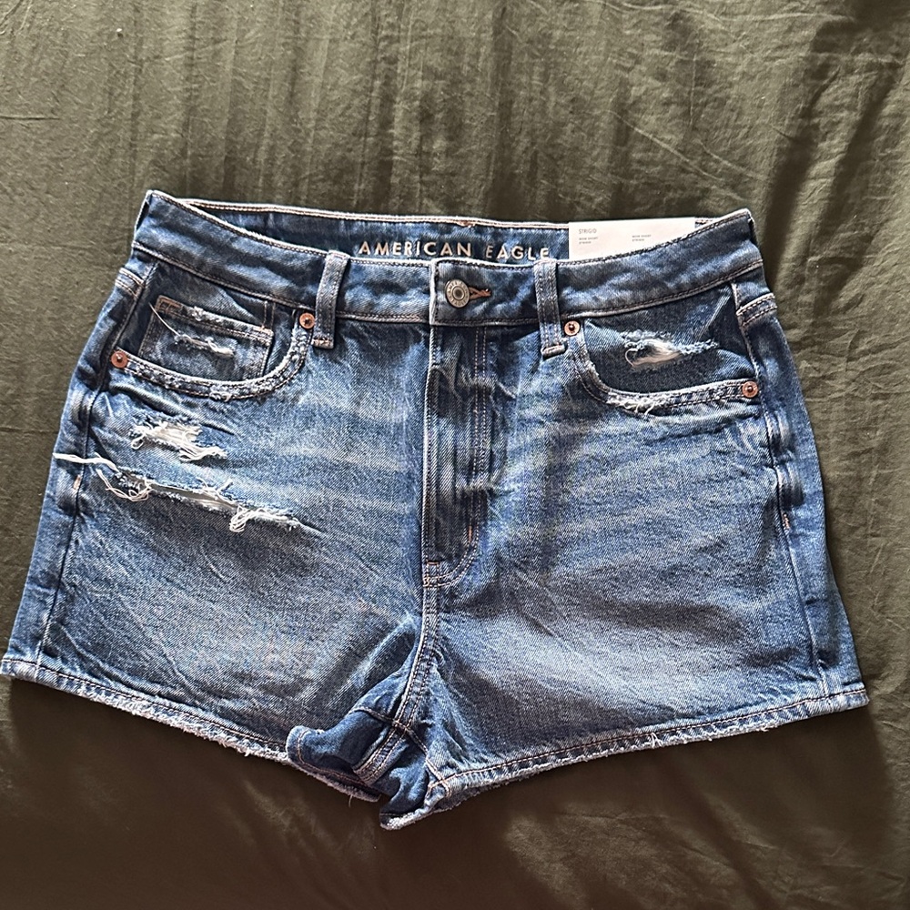 American Eagle mom short